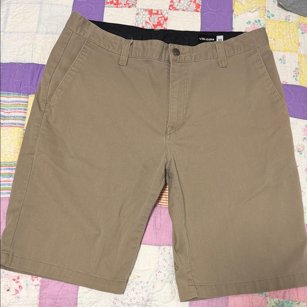 Men’s Volcom Shorts – Tan – Size 33 
True to This